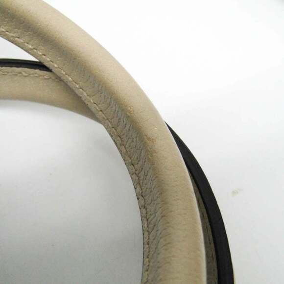 GUCCI Authentic White Leather Shoulder Bag - Picture 8 of 16